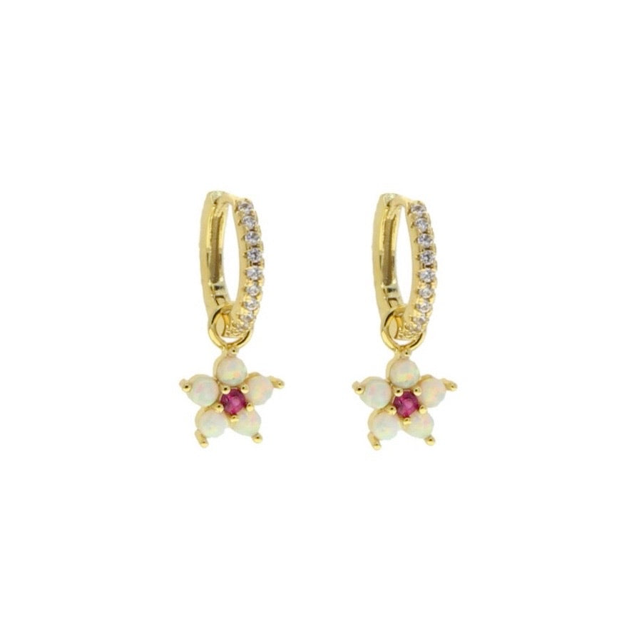 Huggies de 8mm en plata bañada en oro con piedra de ópalo